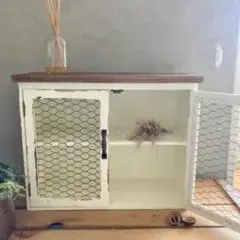 ヴィンテージ風メッシュ扉キャビネット