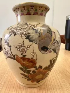 薩摩焼　壺　花瓶　金彩　女　武士　花　花魁　松　馬　置物　骨董　古美術品　飾り壺 Amazon.co.jp: 飾り壺 薩摩焼 美人 花瓶 金彩色絵 壺 骨董 古