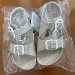 BREEZE ブリーズ　サンダル ベージュ　サイズ18 新品未開封
