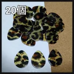 セール★カン穴無し ヒョウ柄 布地風プリント しずく型 アクリルパーツ 20個