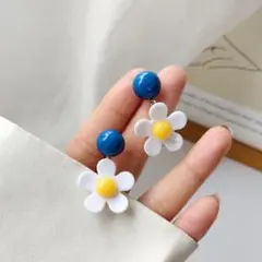 【匿名配送】㉗つるつる可愛いフラワーモチーフピアス S925