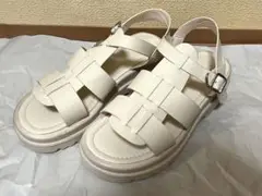 Fabby fabby. ホワイト ストラップサンダル
