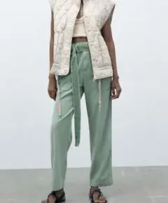 【来週迄セール価格！】 ZARA ベルトコントラストパンツ　XS グリーン