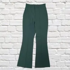 グリーン フレアパンツ