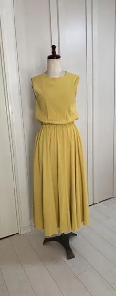 イエローノースリーブロングワンピース