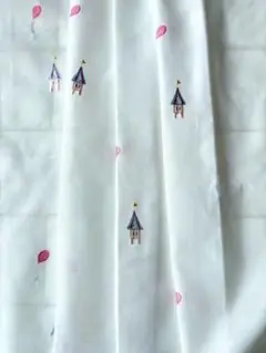 バルーン＆お城柄レースカーテン ハギレ 刺繍入り約90cm×140cm