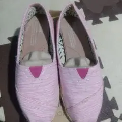 TOMS ピンク スリッポン