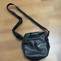 アディダス　ミニショルダーバッグ　adidas
