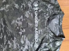 アンダーアーマー迷彩長袖Tシャツ