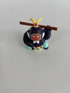 アニメ風 猿の置物 木の棒付き