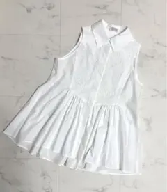 【新品未使用】定価6.9万STRASBURGO カットワークノースリーブブラウス