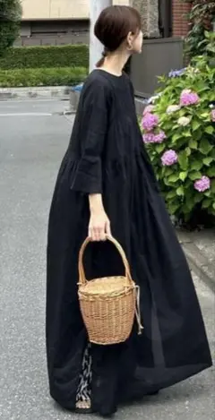 【タグ付き新品未使用】黒のロングワンピース 長袖