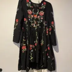 ZARA WOMAN 花柄刺繍ワンピース