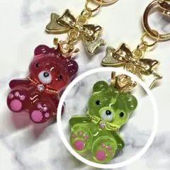 8月誕生石カラー（ペリドット）テディベアのキーホルダー