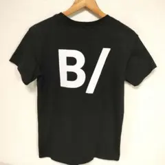 B/(ビースラッシュ) BASIC LOGO S/S TEE ブラック S