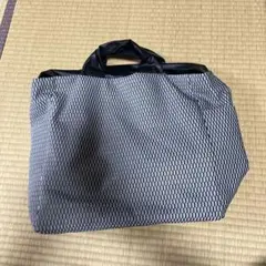 acrylicの白と黒の幾何学模様トートバッグ