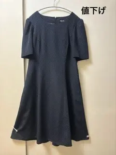 ネイビーワンピース　半袖ワンピース ドット柄　JuviJuvi　紺