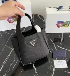 PRADA ブラックレザー ハンドバッグ