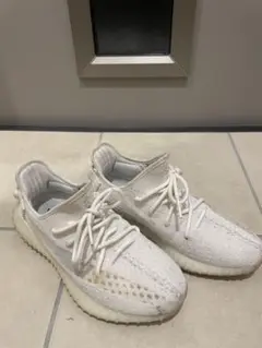 YEEZY 350 V2 ホワイト スニーカー