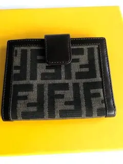 FENDI ズッカ柄折り財布
