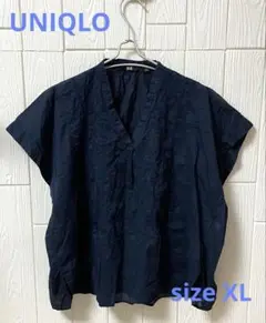 UNIQLO ネイビー 半袖 Vネックシャツ　花柄刺繍　size XL ゆったり