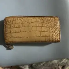 クロコダイル風ベージュ長財布