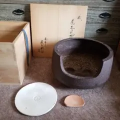 茶道　風炉　五徳➕敷瓦　三足風炉 Amazon｜茶道具 風炉 三足風炉 五徳 風炉釜 敷板 陶器 灰ならし