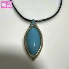 新品未使用品　青いリーフ型ネックレス　マグネットネクレス