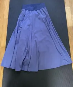 パープルブルーのフレアースカート　軽やかなボリュームフレア　サイズM〜L