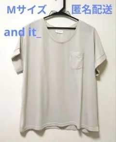 ライトベージュ Vネック Tシャツ Mサイズ