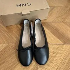 【新品】MNG マンゴ 黒 フラットバレエシューズ