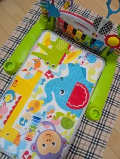2023年冬新品購入　フィッシャープライス　あんよでキック　ピアノジム