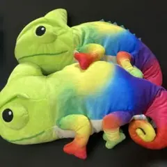 くるるんさしっぽのレオンちゃん　ニジイロちゃん　カメレオン　ぬいぐるみ　2体