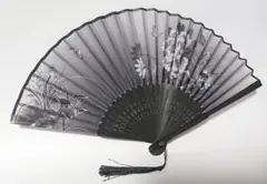 【B級品】花柄 扇子 タッセル付き 黒