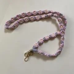 編み物スマホショルダーストラップ　シーン
