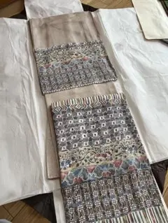 訪問着　着物　ベージュ 花柄と幾何学模様