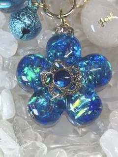 オルゴナイト 清塩 ちりめん鈴 ラピスラズリ 花 御守り キーホルダー