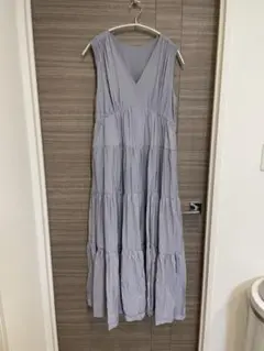 リボン付きVネックノースリーブティアードワンピース