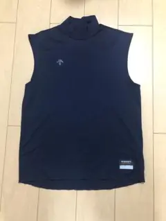 DESCENTE ネイビー アンダーシャツ ハイネック　ノースリーブ