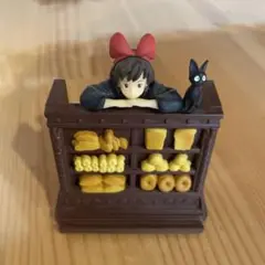 魔女の宅急便　カードスタンド　　キーホルダー　缶バッジ　合計4点　ジブリ