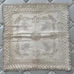 は香港で購入♡花柄刺繍のクッションカバー