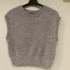 早い者勝ち　ラメフェザー ベスト ノースリーブ　グレー　完売　L