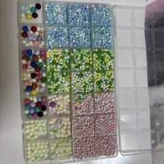 多彩なプラスチックビーズ28セット