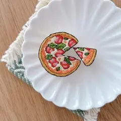 ☆オーダー専用☆ピザ刺繍ブローチ