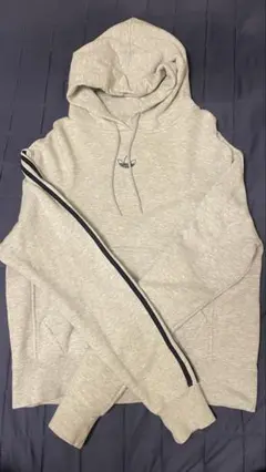 adidas グレー フード付きパーカー M