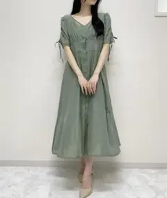 オリーブグリーン ボタン付きロングワンピース ドロストワンピース　カーキ色
