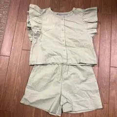 ライトグリーン フリル付き トップスとショートパンツ　セットアップ