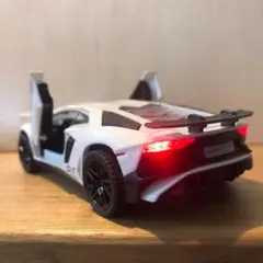 ランボルギーニ　アヴェンタドール　ホワイト ミニカー