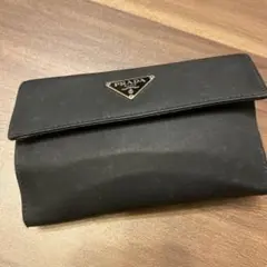 プラダ財布