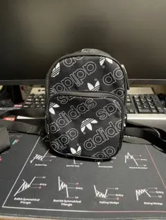 adidas ロゴプリント ショルダーバッグ ブラック